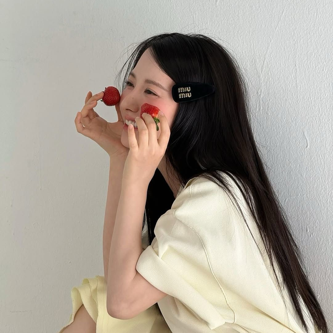 Behind-the-scenes cut of Bona (WJSN)