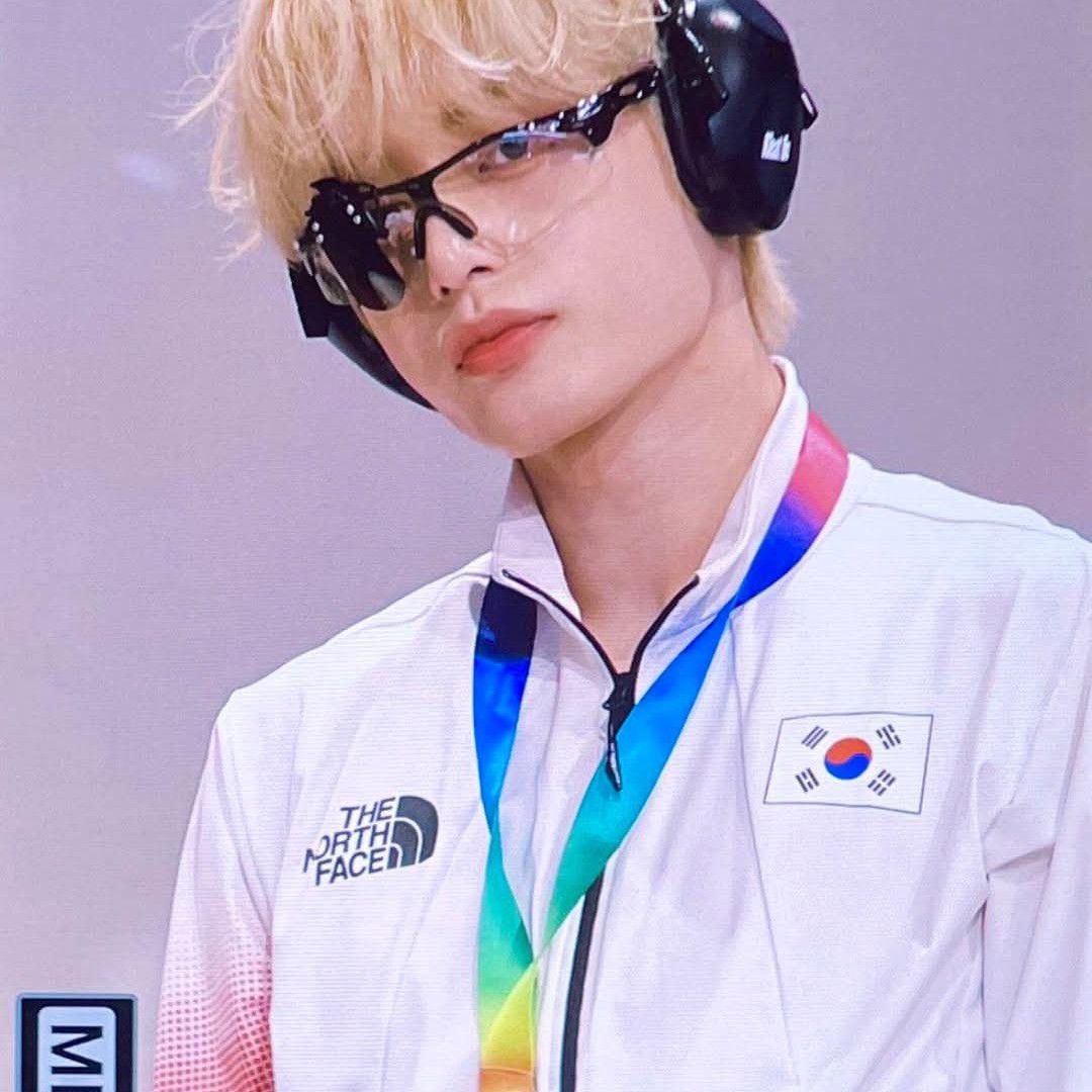 Latest photo of Kim Jiwoong (ZEROBASEONE)
