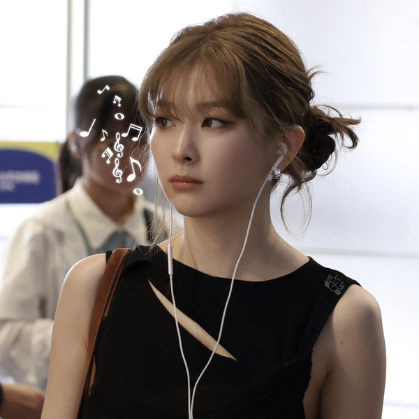 Signature photo of Seulgi (Red Velvet) capturing their charm