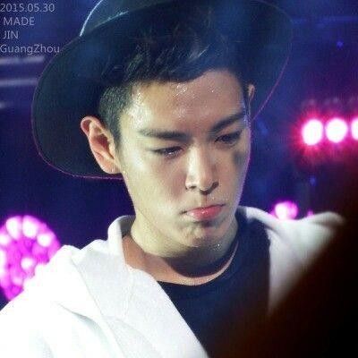 A moment captured by T.O.P's fan