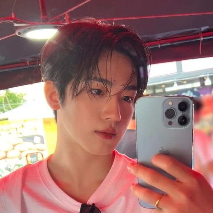 Latest photo of Kim Yohan (WEi)