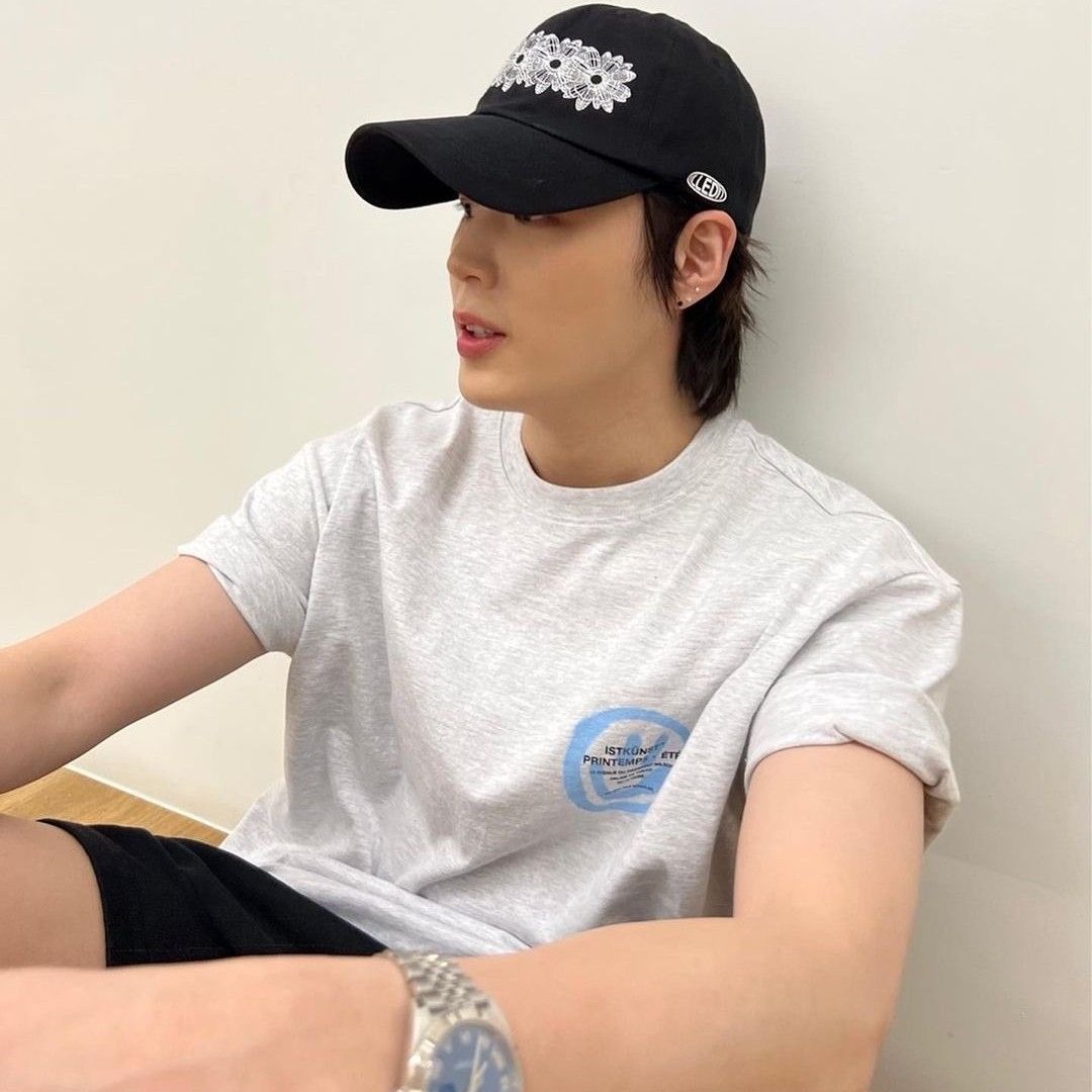 A moment captured by Ha Sungwoon's fan