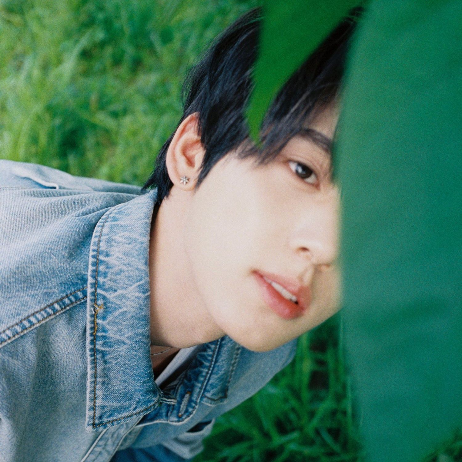 Recent activity shot of Han Yujin (ZEROBASEONE)