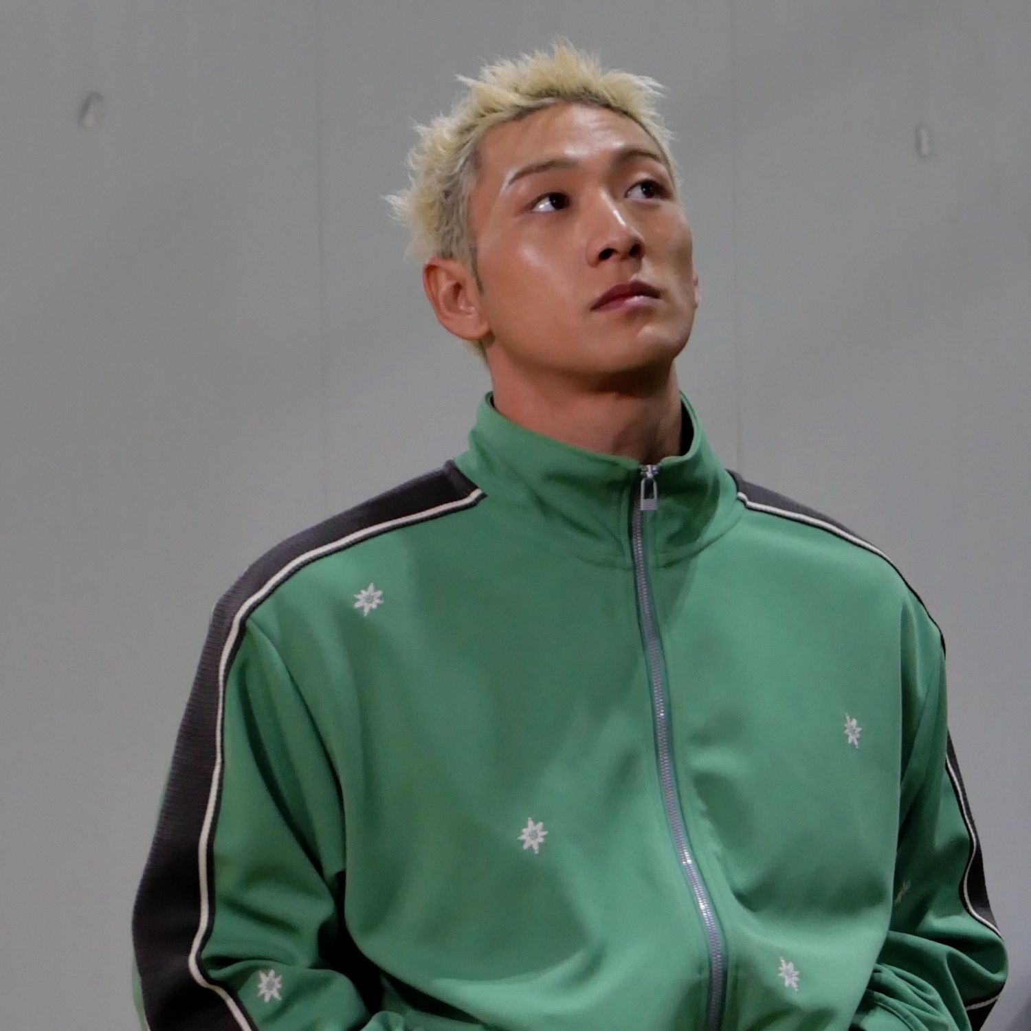 Behind-the-scenes cut of Baekho