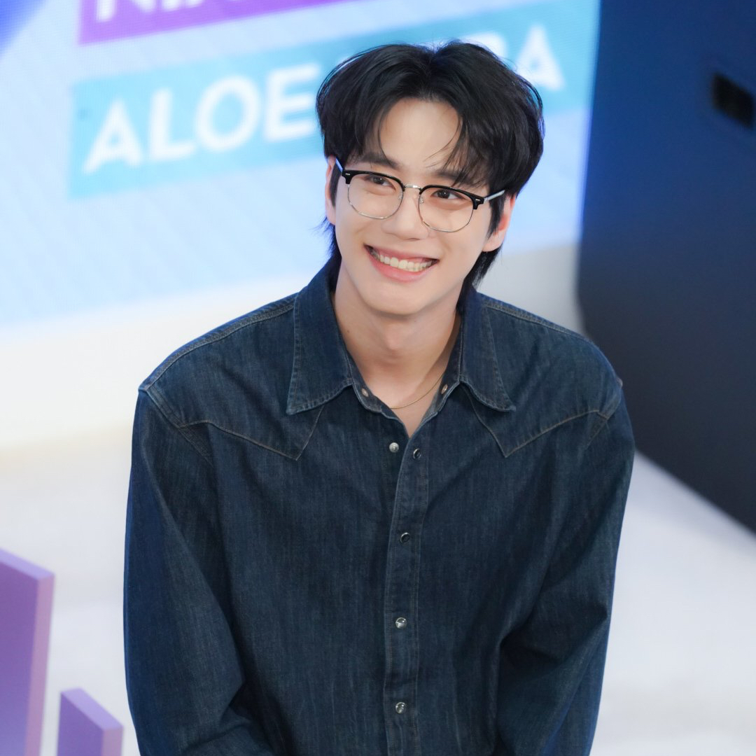Behind-the-scenes cut of Lee Junyoung