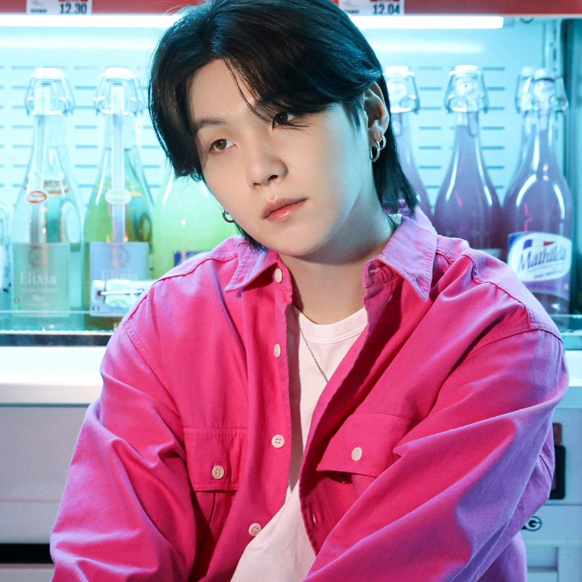 Foto aktivitas terbaru SUGA (BTS)