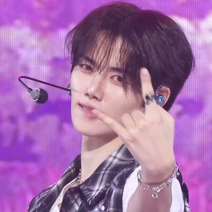 Behind-the-scenes cut of Minhee (CRAVITY)