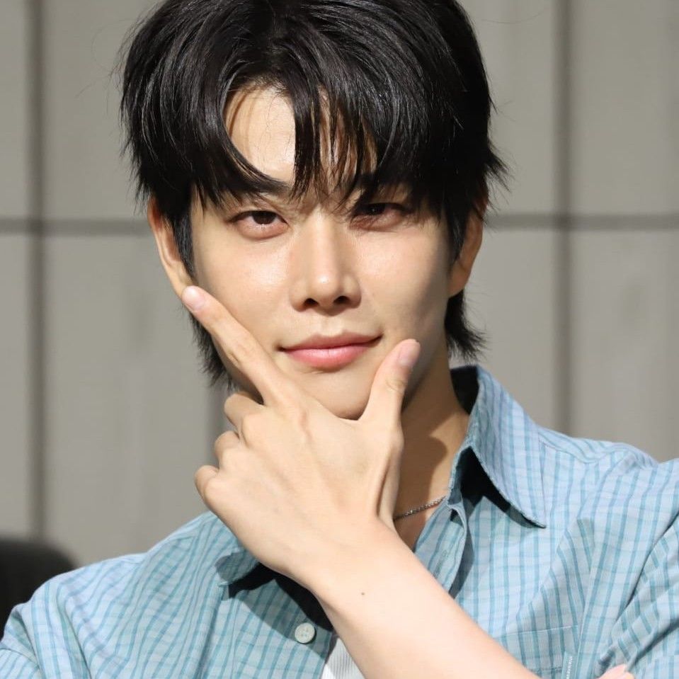 A moment captured by MJ (ASTRO)'s fan