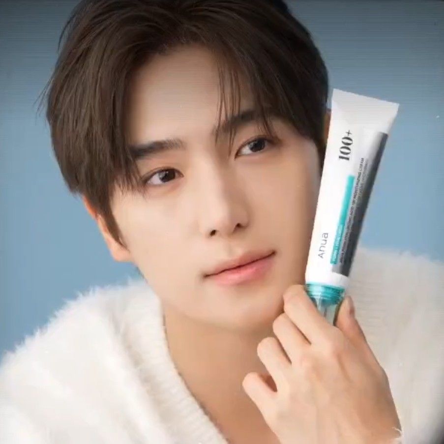 Recent activity shot of Hyunjae (THE BOYZ)