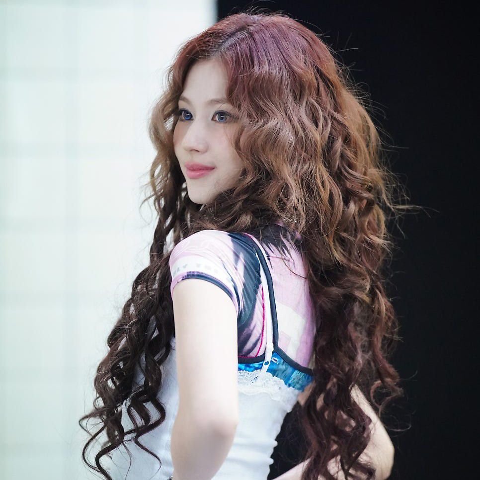 사나 (TWICE)의 최신 사진