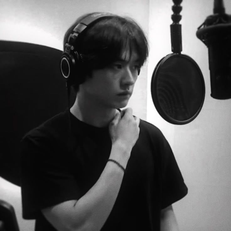 Latest photo of Lee Know (Stray Kids)