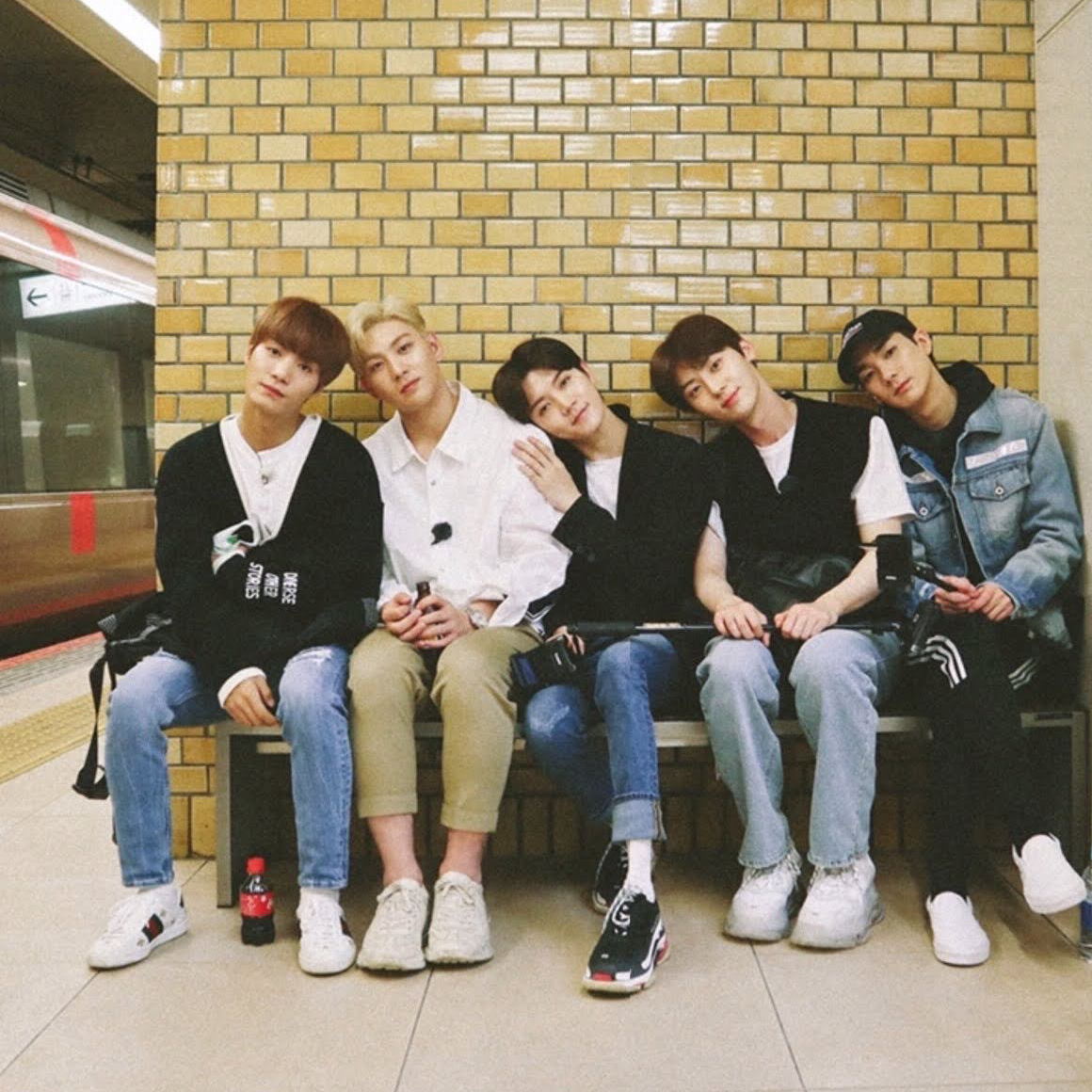 Behind-the-scenes cut of NU'EST