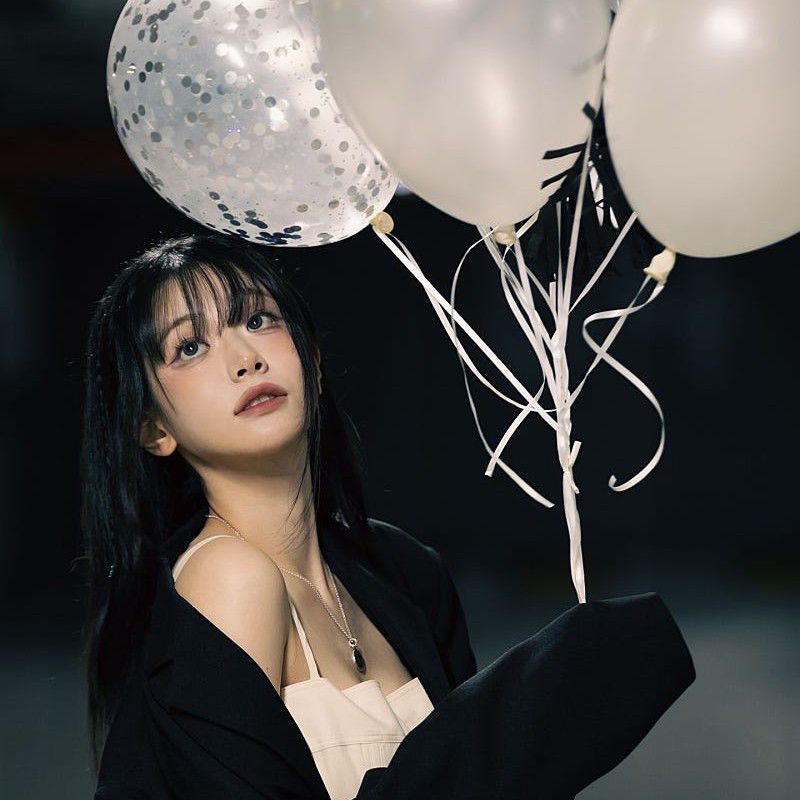 A moment captured by QWER's fan