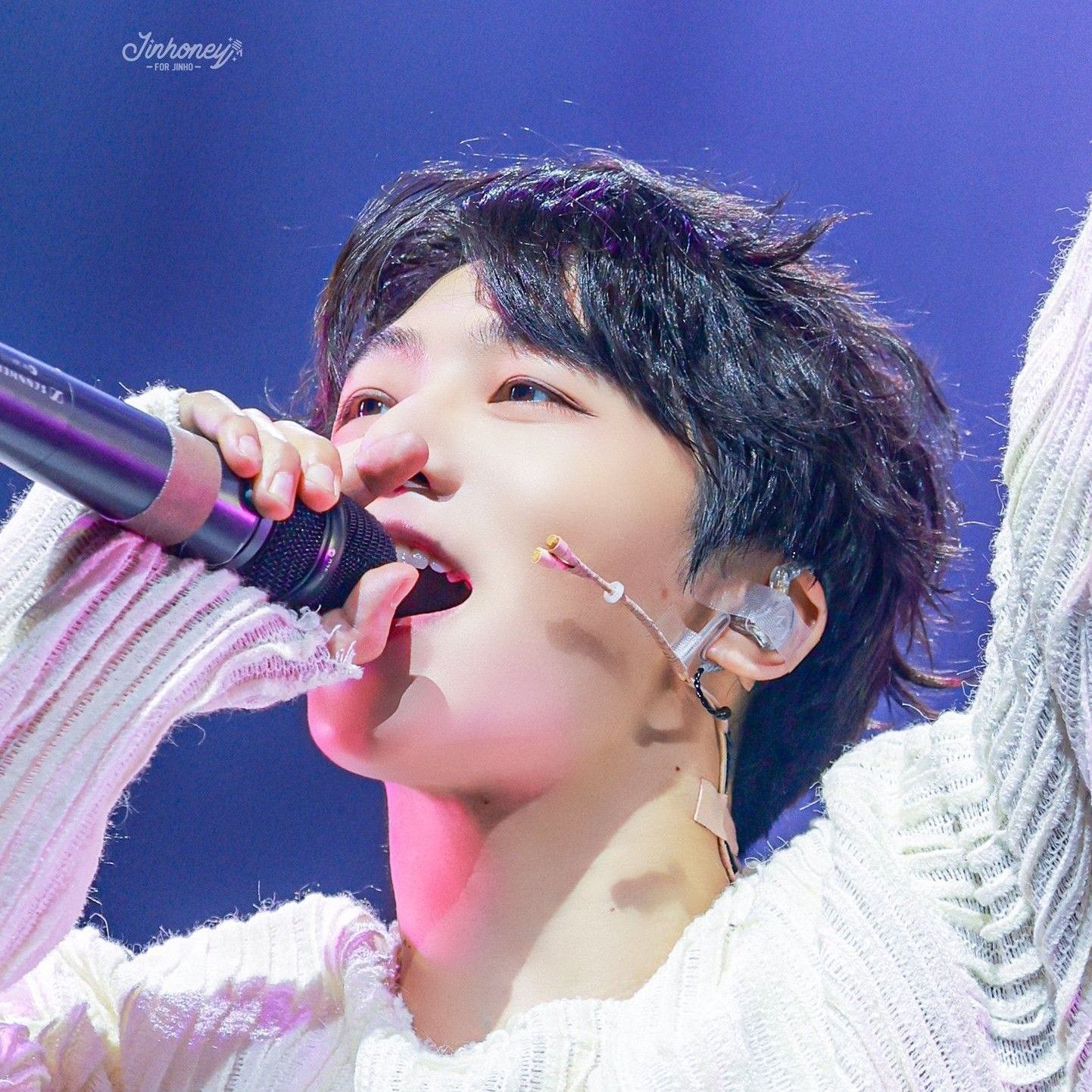 A moment captured by Jinho (PENTAGON)'s fan