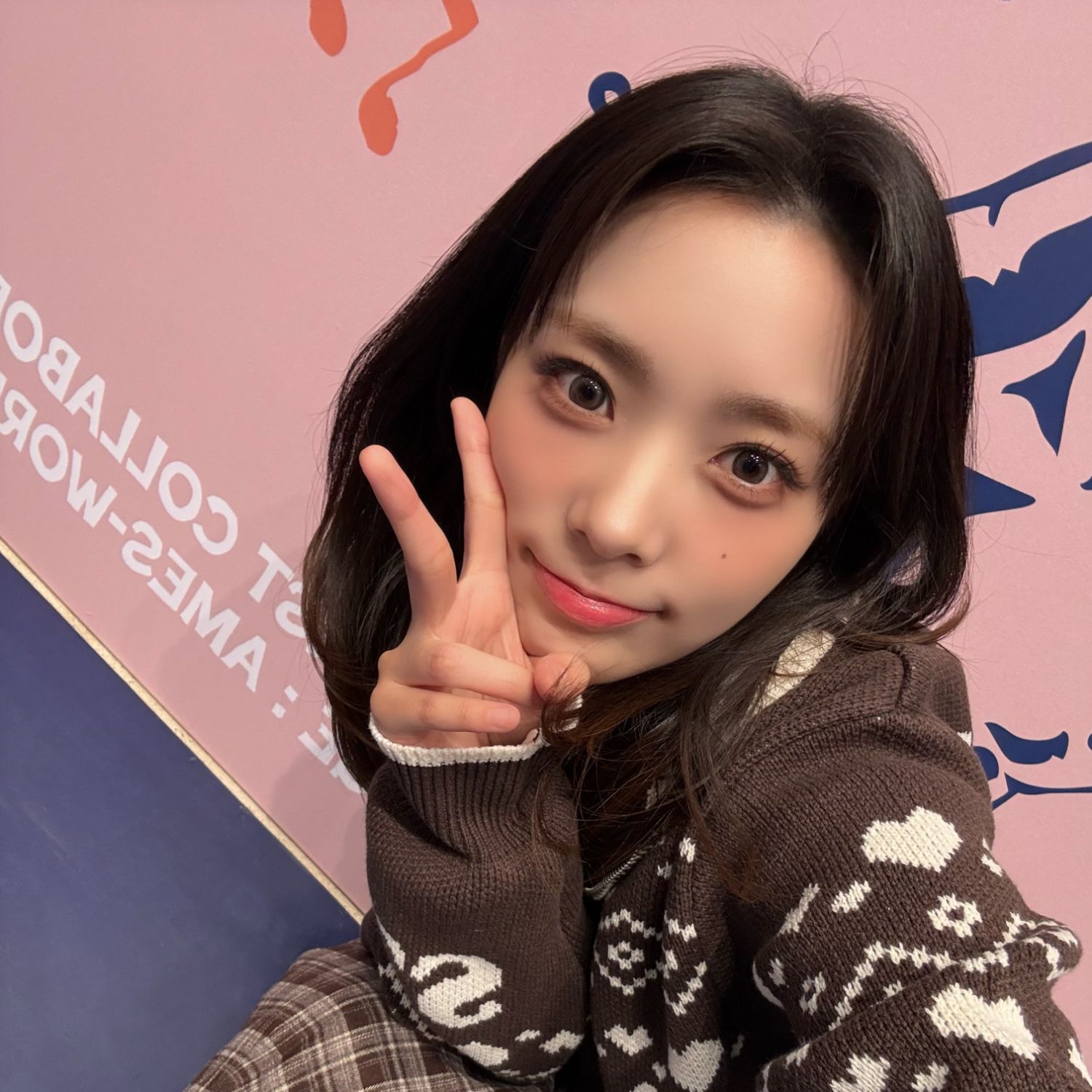 Recent activity shot of Siyeon (QWER)