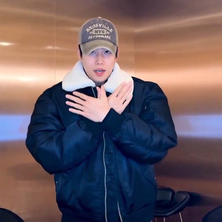 Behind-the-scenes cut of MJ (ASTRO)