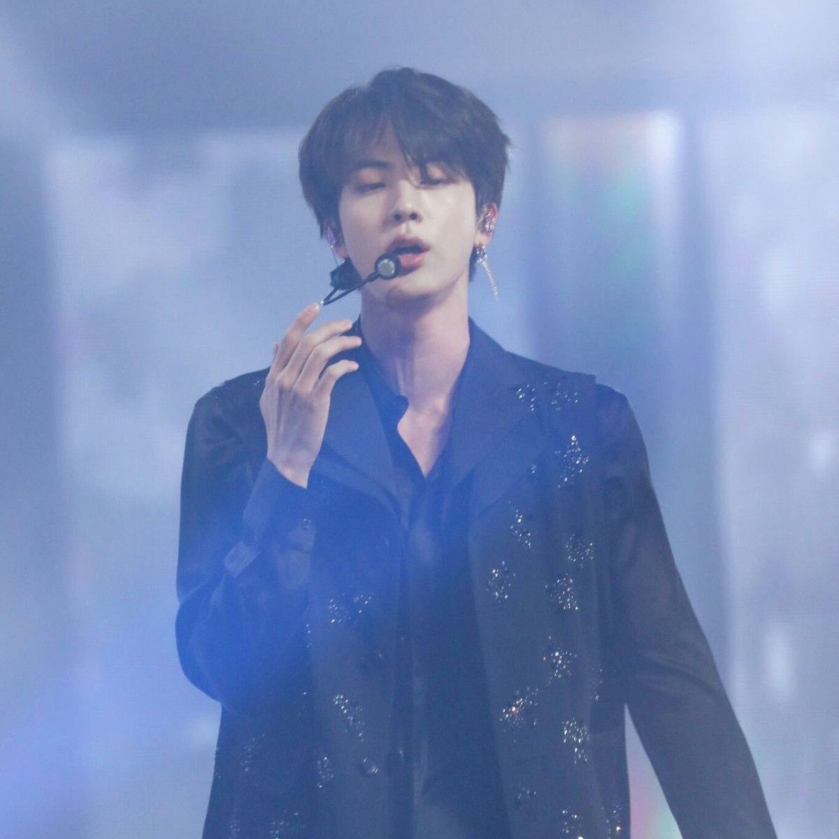 Momen yang diabadikan oleh penggemar Jin (BTS)