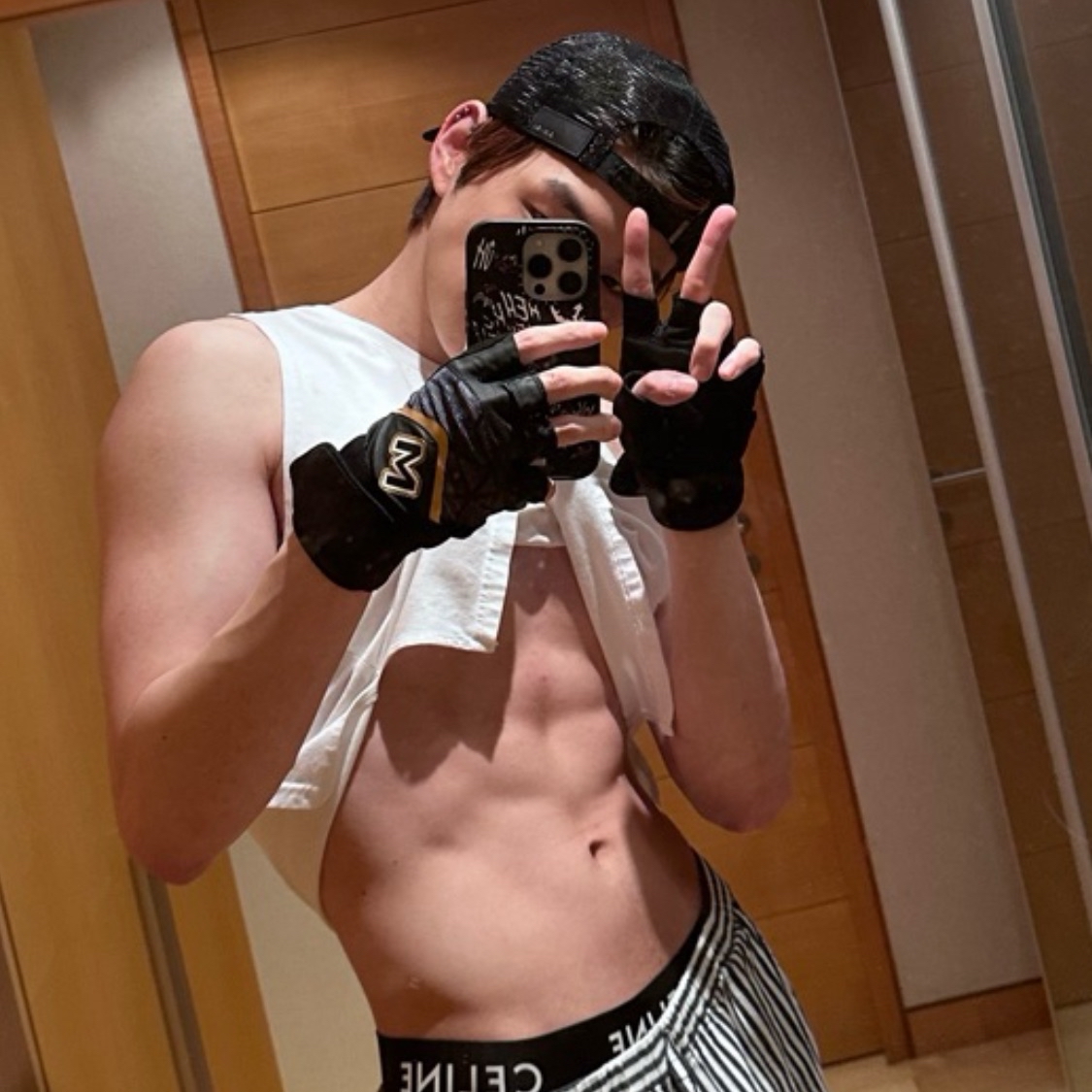 Behind-the-scenes cut of Kang Daniel