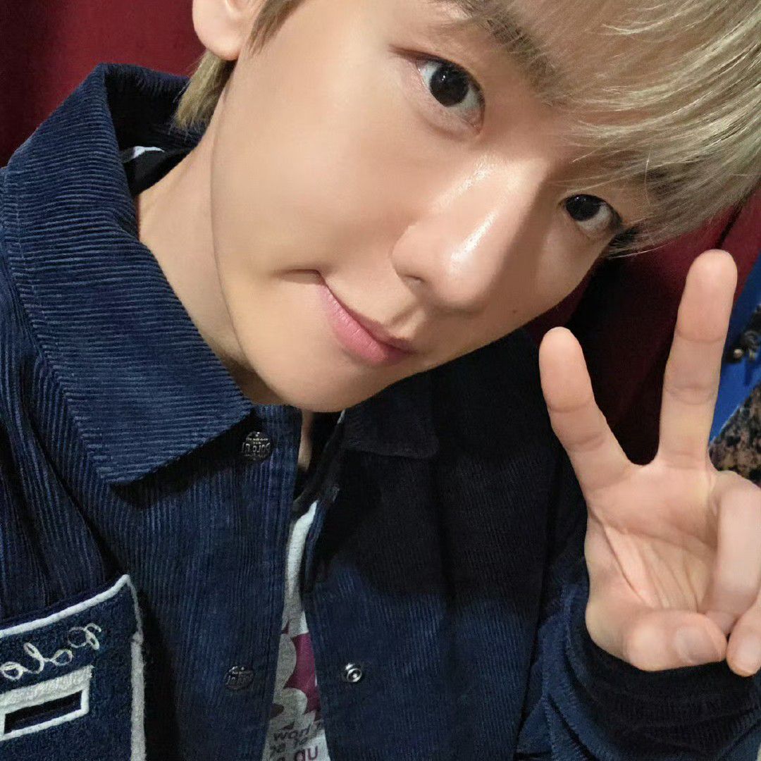 백현 (EXO)의 최신 사진