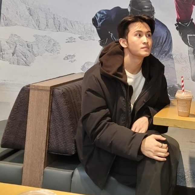 A moment captured by Mark (NCT 127, NCT DREAM)'s fan