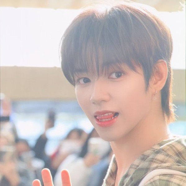 A moment captured by JL (AHOF)'s fan