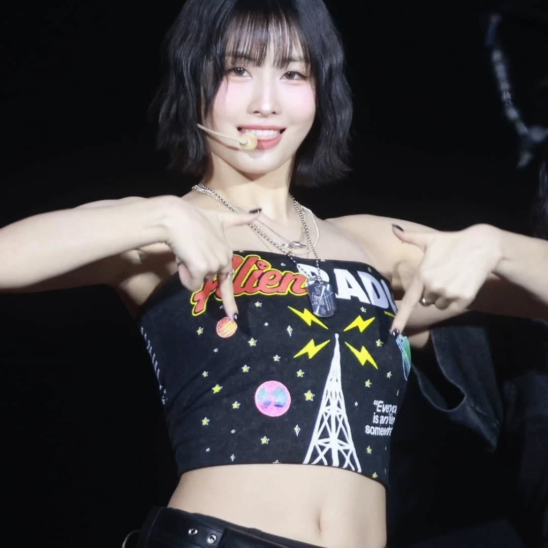 Behind-the-scenes cut of Momo (TWICE)