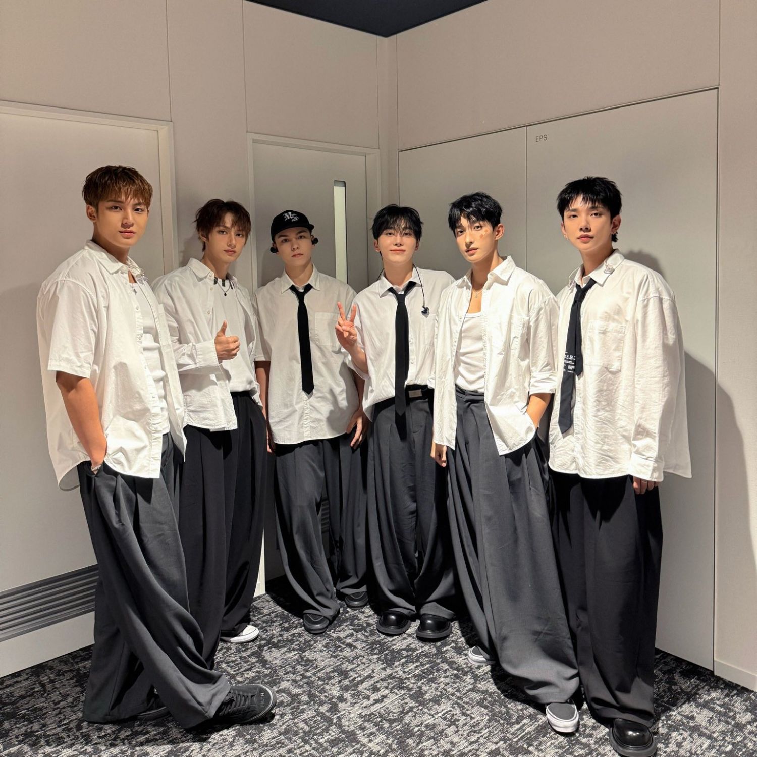 Behind-the-scenes cut of SEVENTEEN