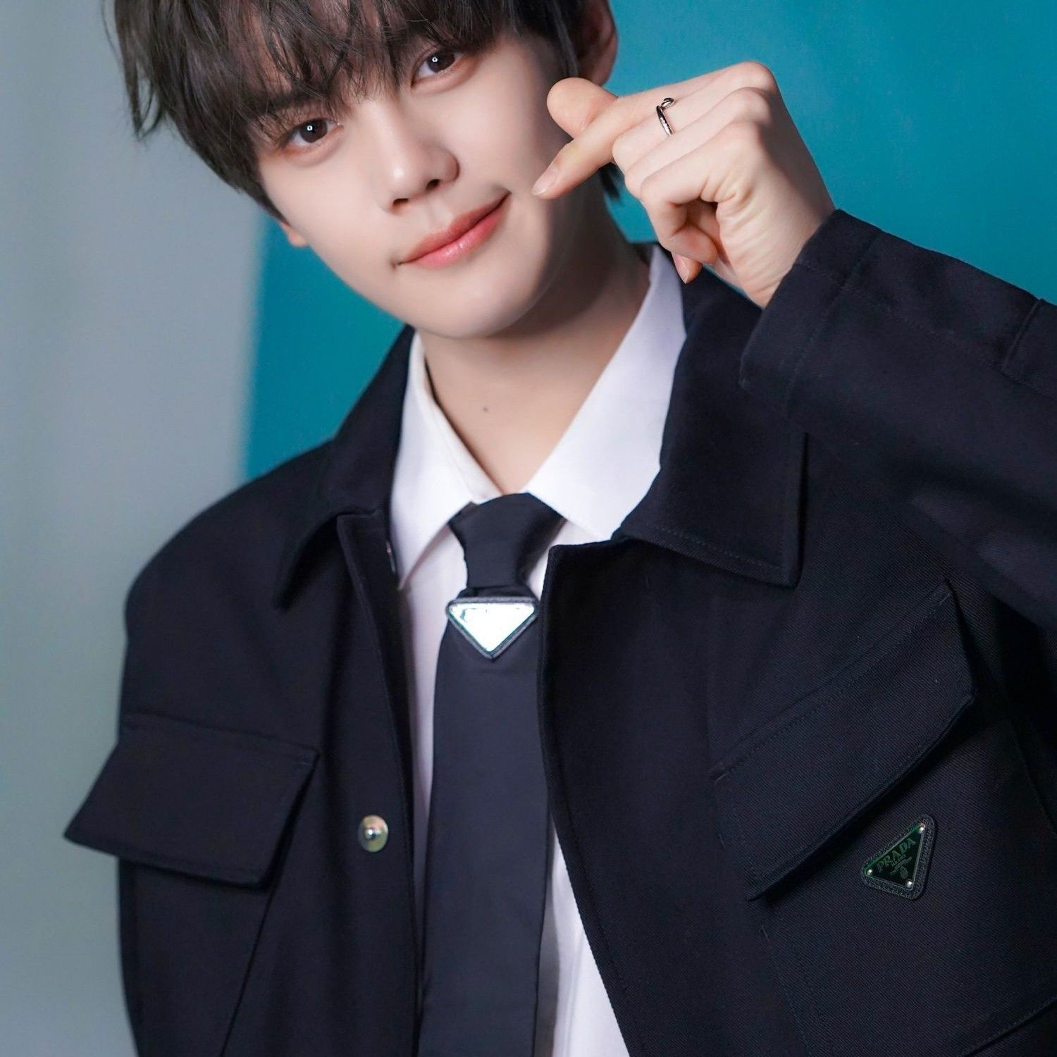 Behind-the-scenes cut of Kim Gyuvin (ZEROBASEONE)