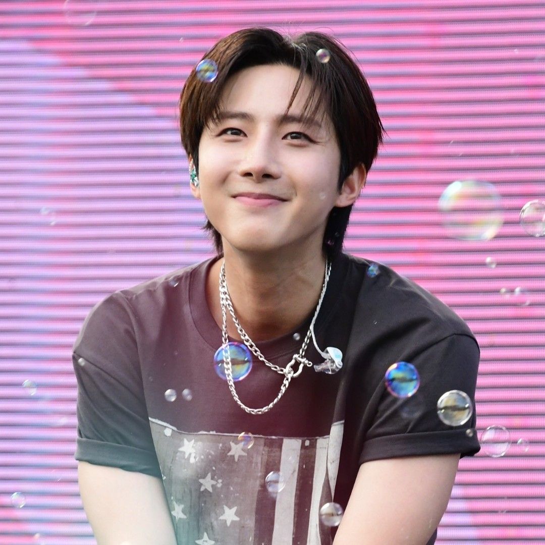 Hui (PENTAGON)的最新活动照片