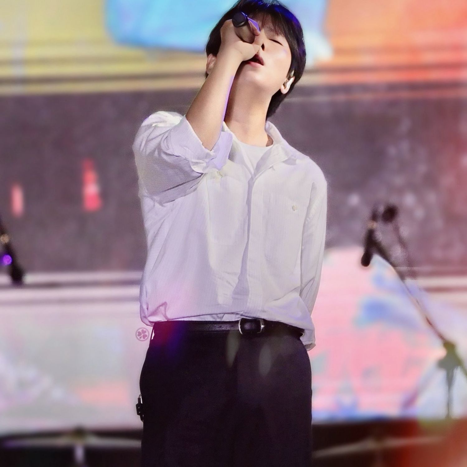 A moment captured by Jung Seunghwan's fan