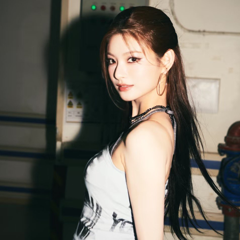 Latest photo of Yiren (EVERGLOW)