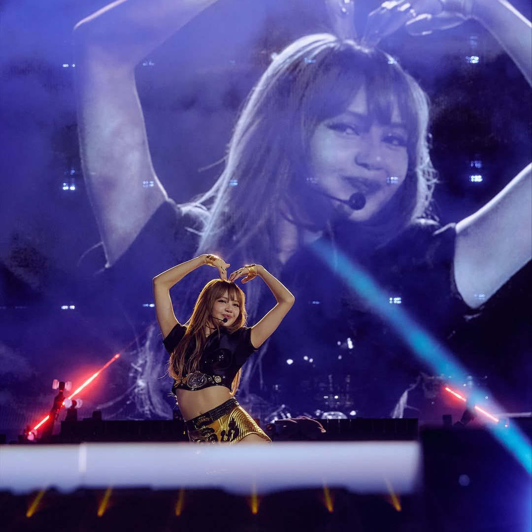 리사 (BLACKPINK)의 비하인드 컷