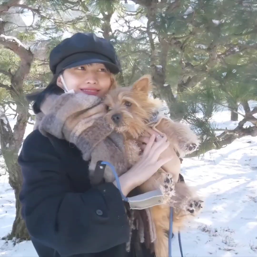 Recent activity shot of Momo (TWICE)