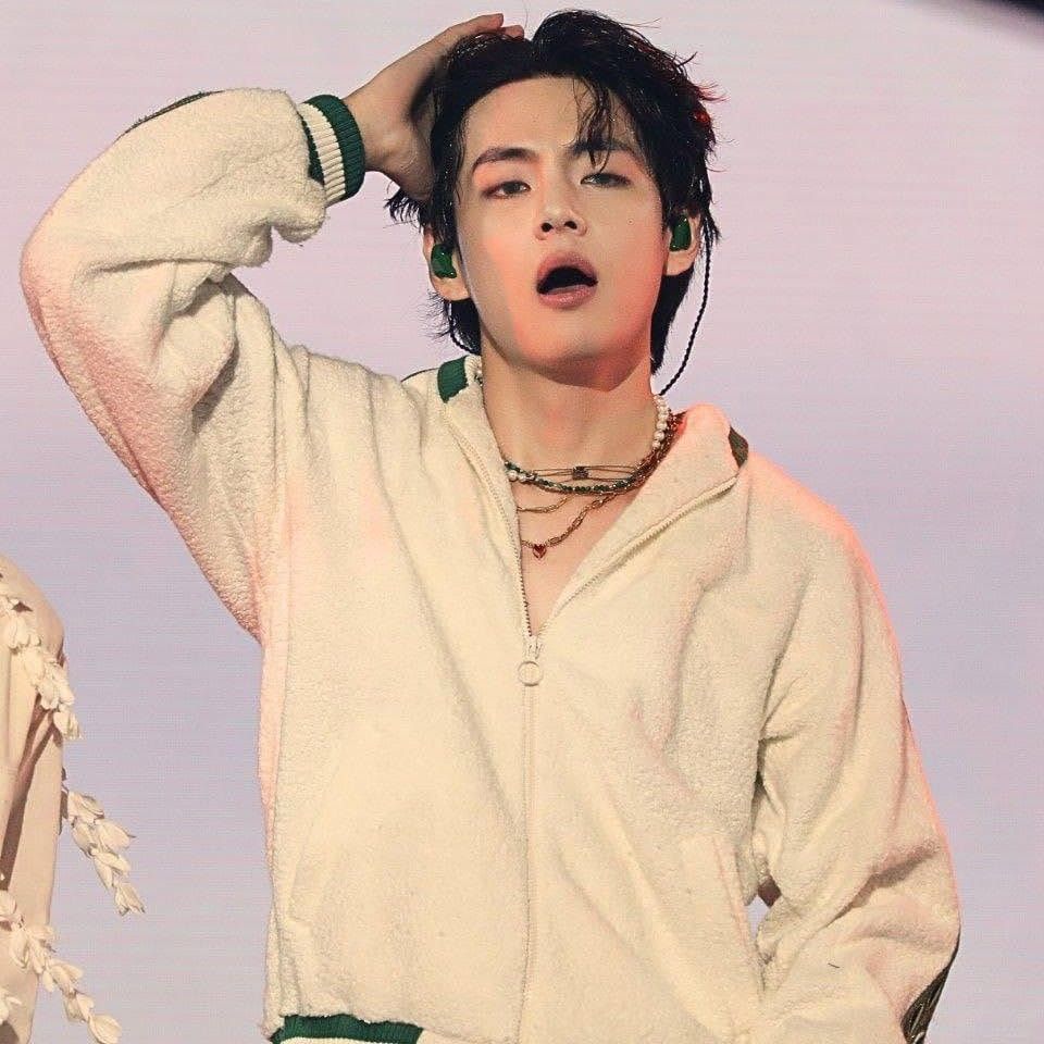 Latest photo of V (BTS)