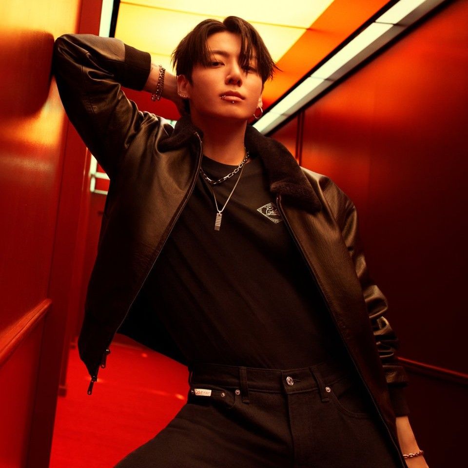 Foto aktivitas terbaru Jungkook (BTS)