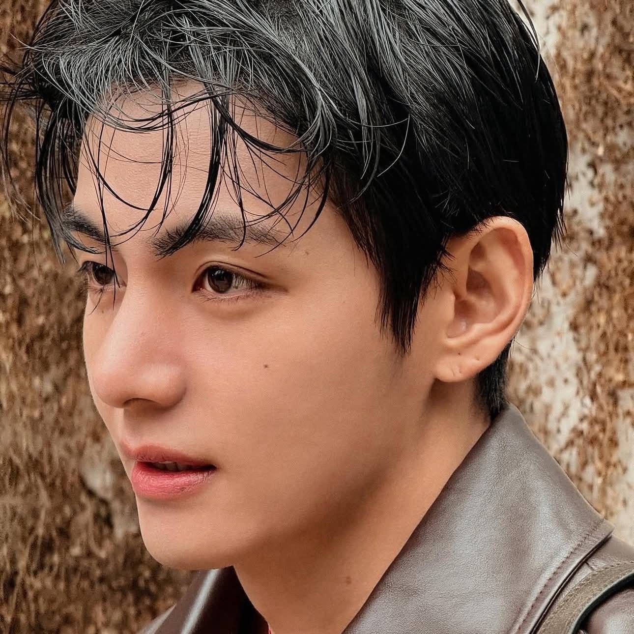 Behind-the-scenes cut of V (BTS)