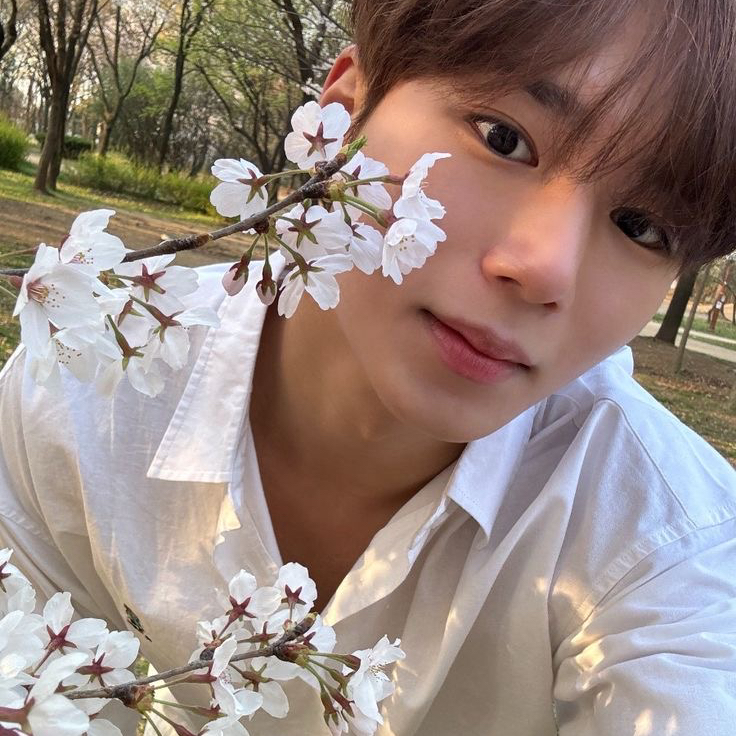 Behind-the-scenes cut of Kim Junseo (WEi)