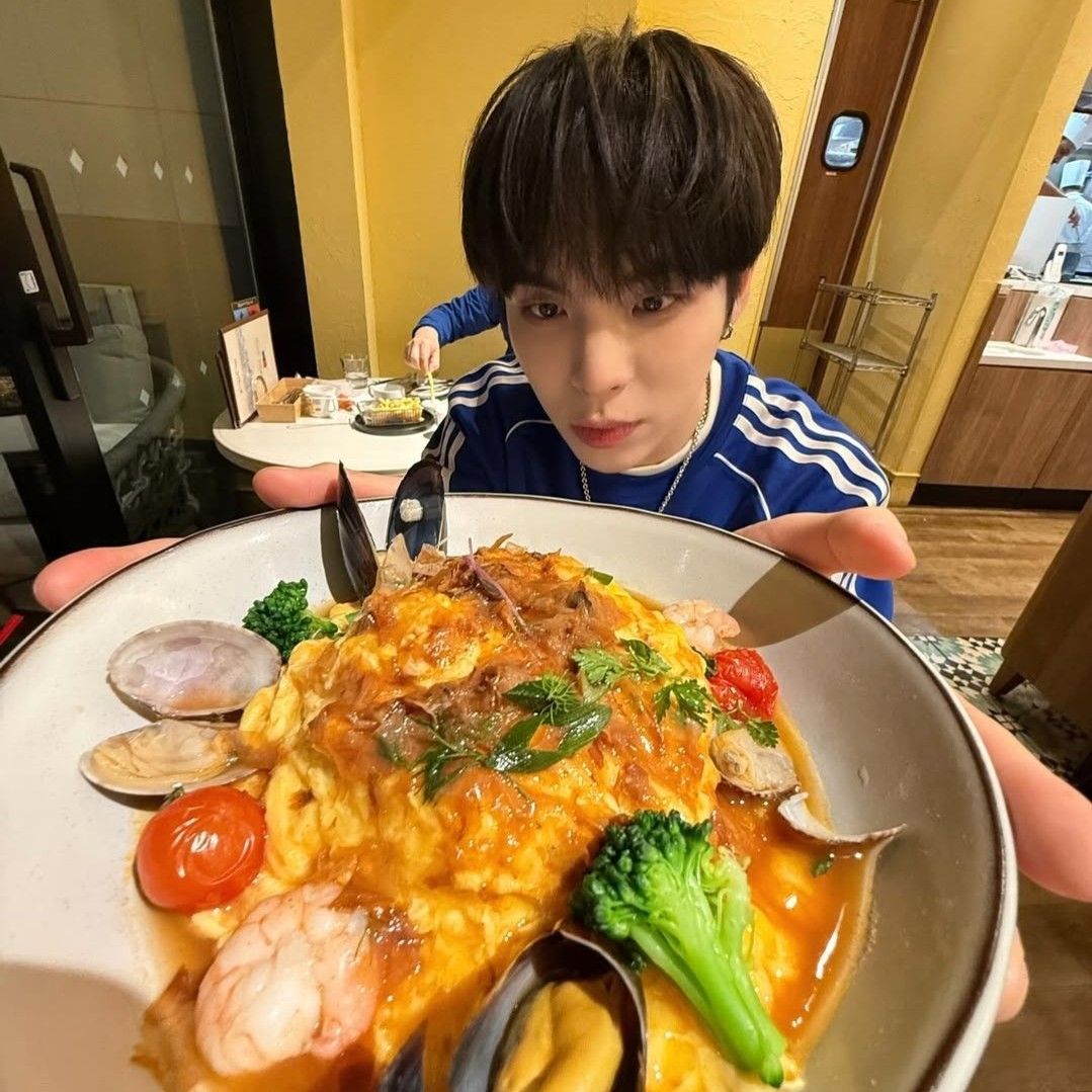 A moment captured by BX (CIX)'s fan