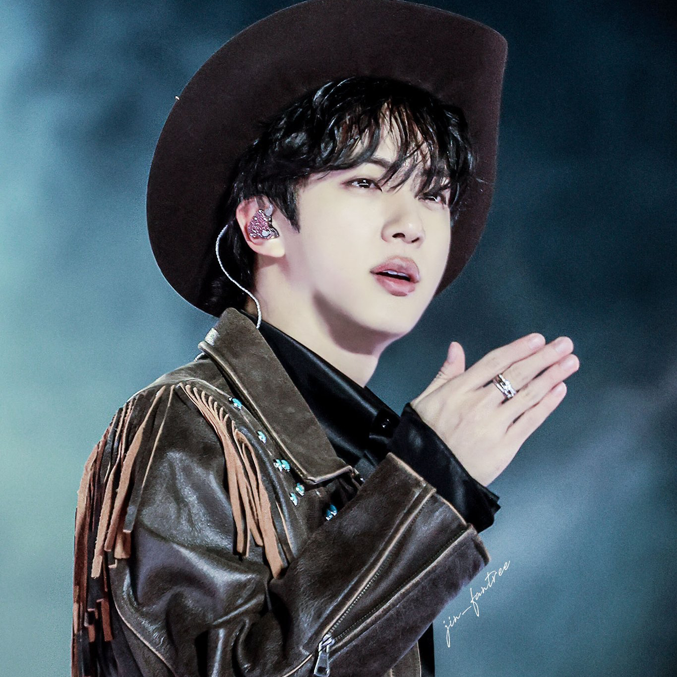 Foto aktivitas terbaru Jin (BTS)