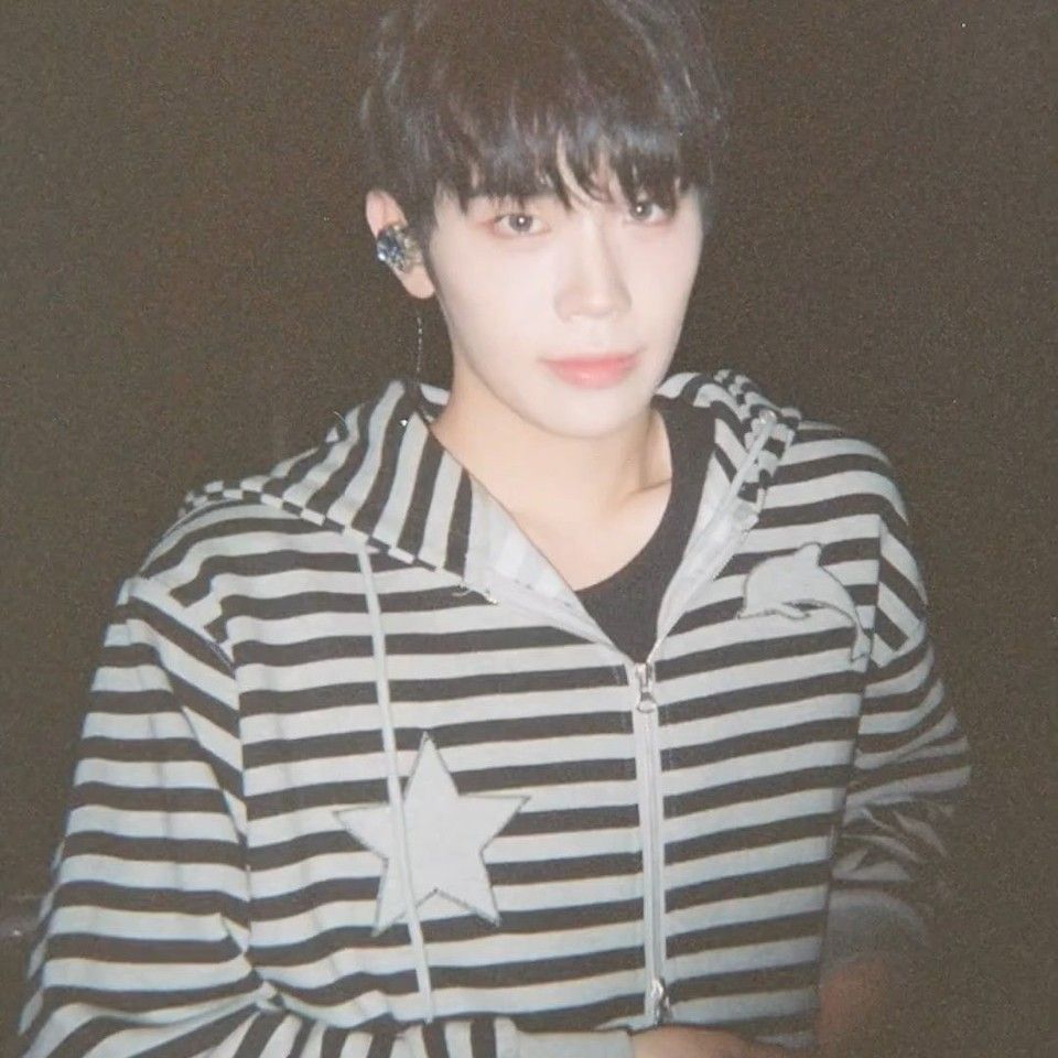 Recent activity shot of Kim Taerae (ZEROBASEONE)