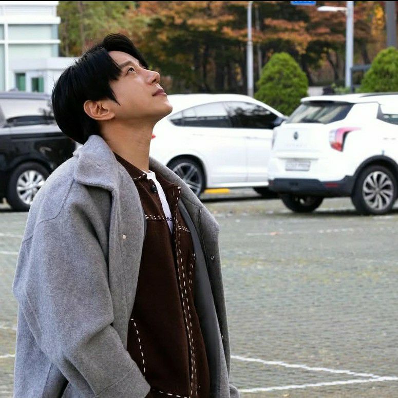 Recent activity shot of Hwang Chiyeol