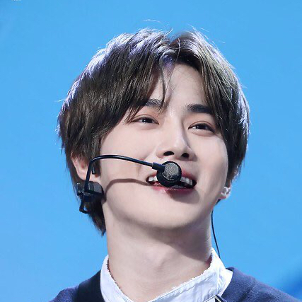 Suho (EXO)粉絲拍下的瞬間