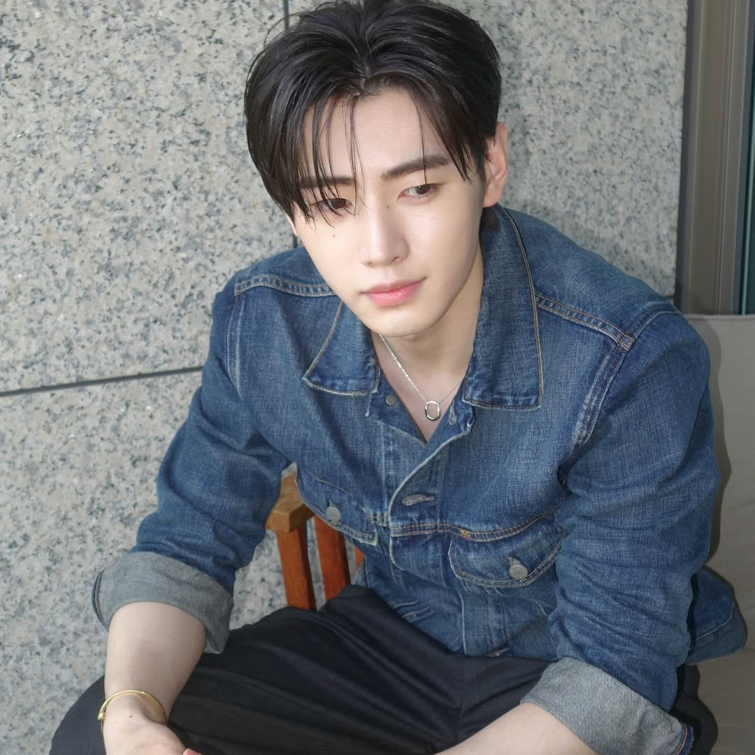 Recent activity shot of Sunghoon (ENHYPEN)