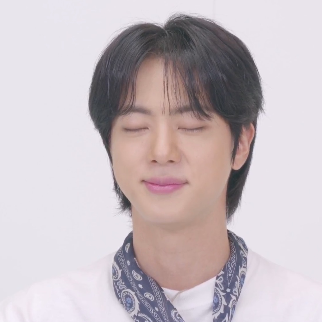 Momen yang diabadikan oleh penggemar Jin (BTS)