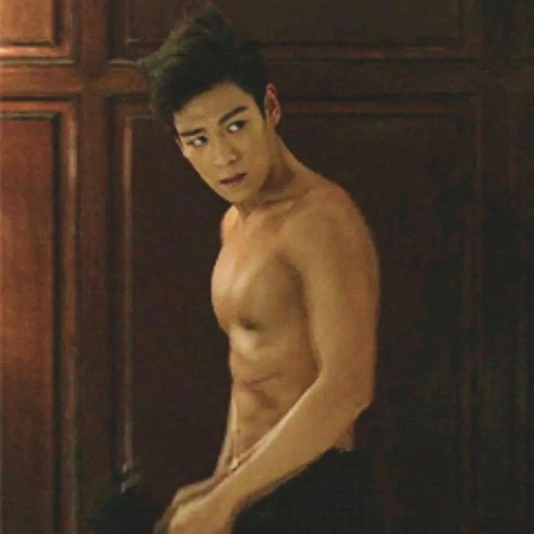 A moment captured by T.O.P's fan