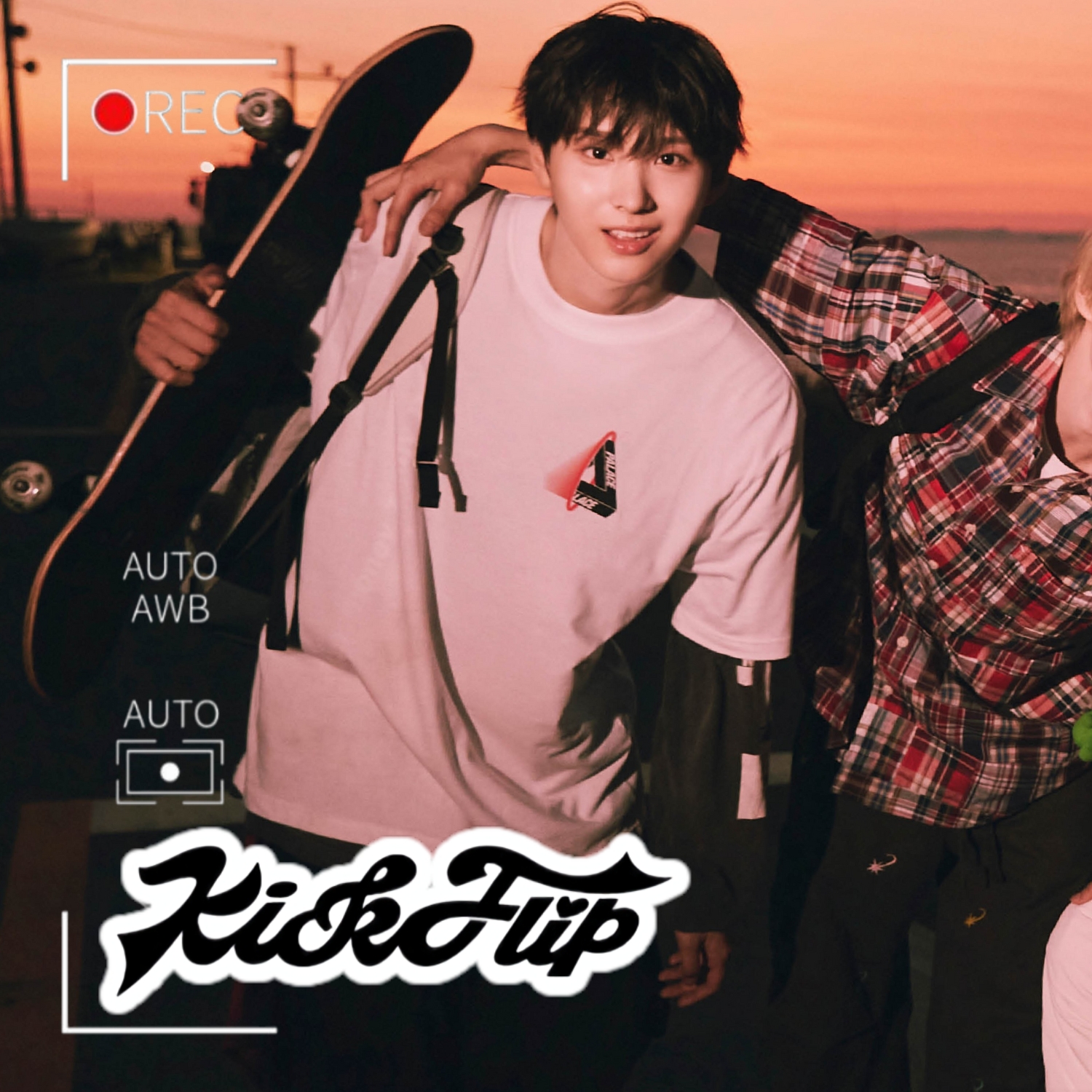 Behind-the-scenes cut of Donghyeon (KickFlip)