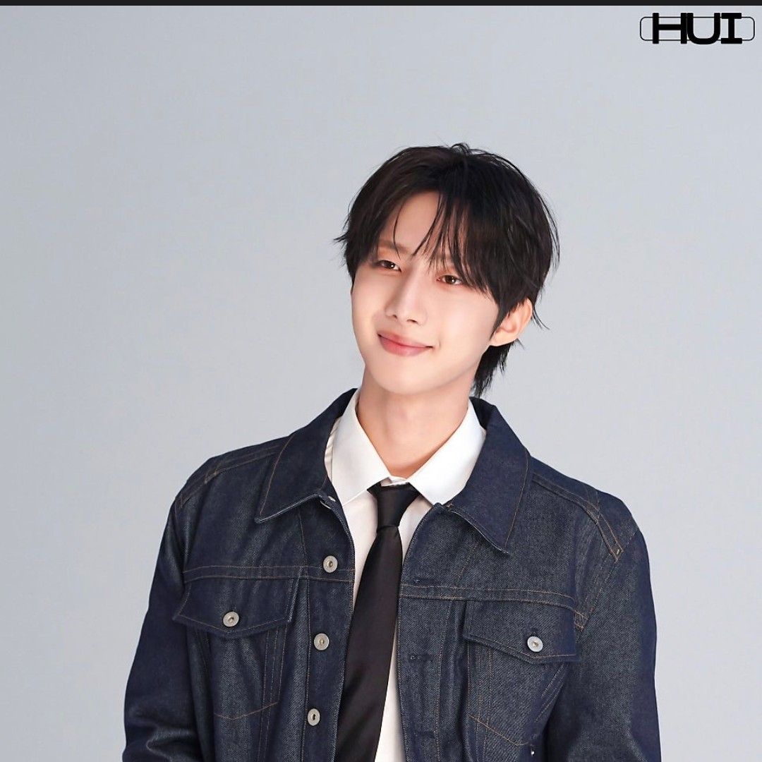 Recent activity shot of Hui (PENTAGON)