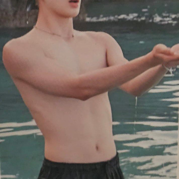 아스트로의 최신 사진