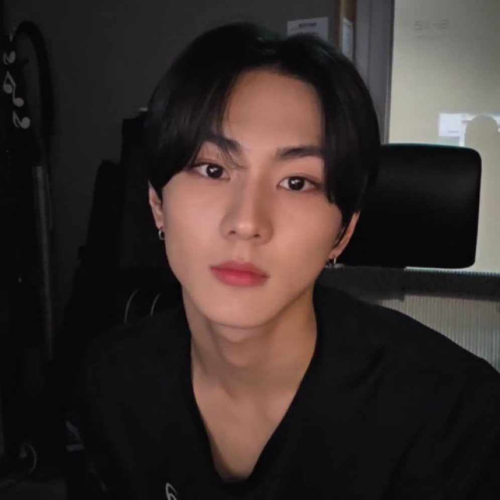 Latest photo of Jungwon (ENHYPEN)