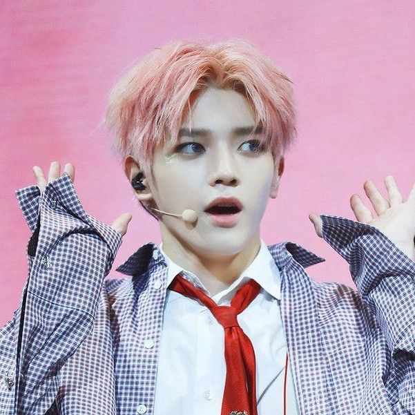 A moment captured by Taeyong (NCT 127)'s fan
